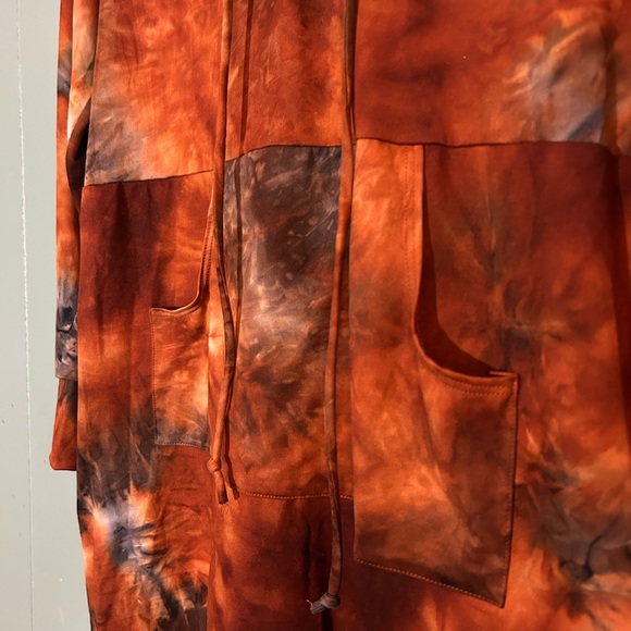 Long Sleeve Hooded Tie-dye Top Rust and Blue - Picture 4 of 4